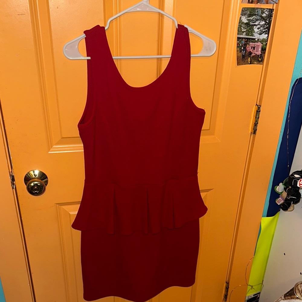 Elegant Red Sleeveless Dress